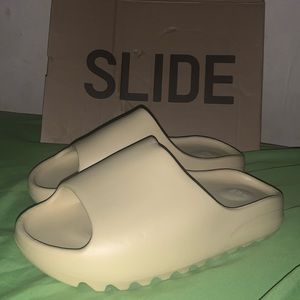 YEEZYXADIDAS SLIDE “DESERT SAND”